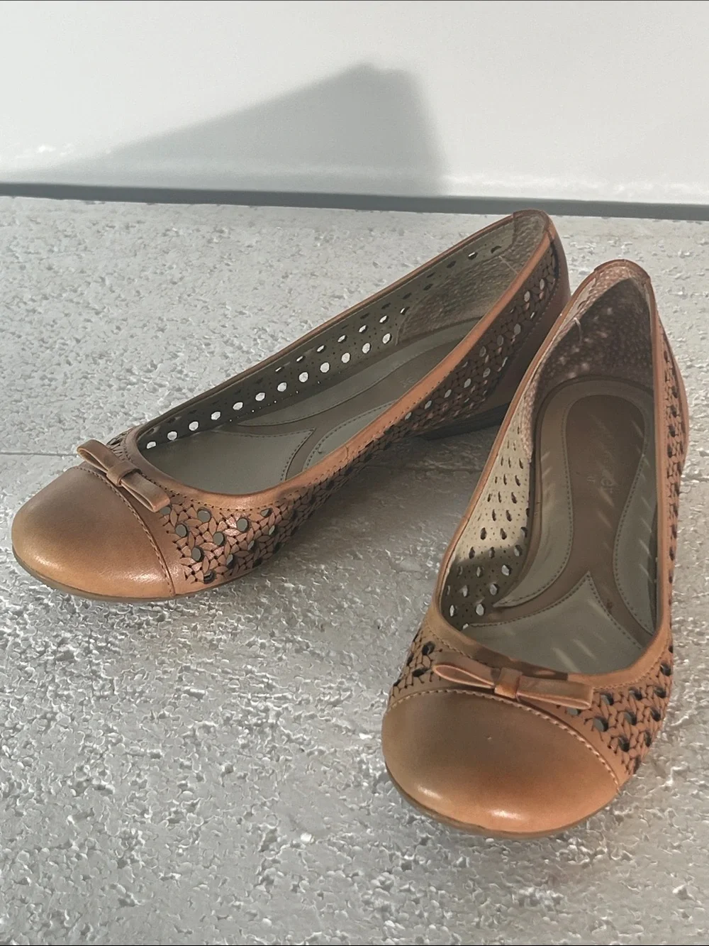 Naturalizer SZ9 Diara Tan Leather Ballet Flats Bow Cane Details Old Money Staple